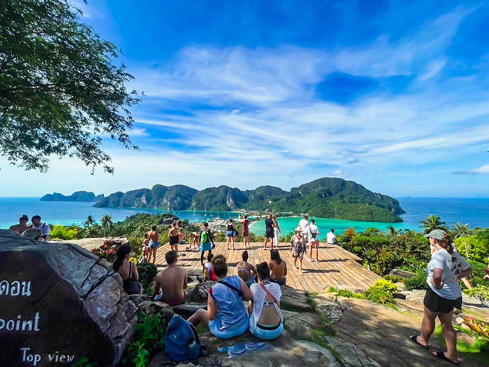 ทัวร์พรีเมี่ยม-Early-Bird-เกาะพีพี-อ่าวมาหยา-เกาะไผ่-เรือเร็ว-Speedboat-2