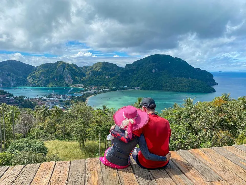 ทัวร์พรีเมี่ยม-Early-Bird-เกาะพีพี-อ่าวมาหยา-เกาะไผ่-เรือเร็ว-Speedboat-9