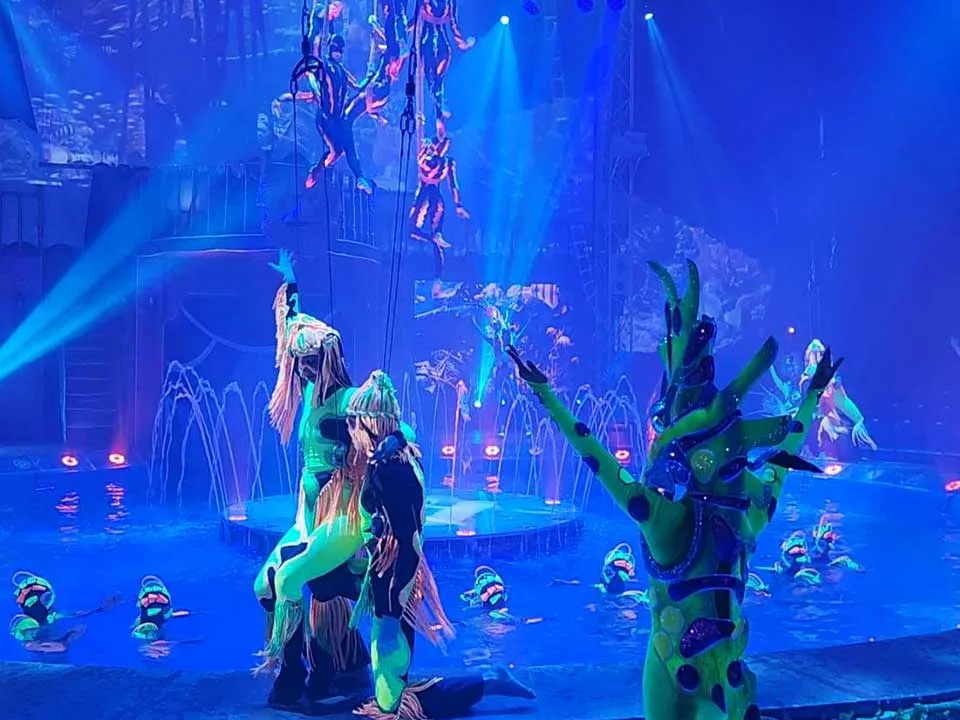 บัตรเข้าชมโชว์-กายกรรม-ภูเก็ต-Aqua-Circus-Phuket-4