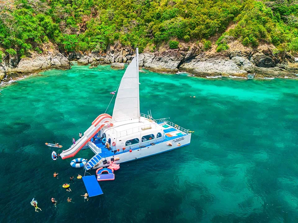 ทัวร์รอบเช้า-เกาะไม้ท่อน-เกาะไข่-ภูเก็ต-เรือ-Power-Catamaran-6