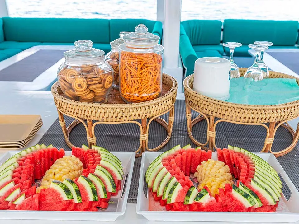 ทัวร์รอบเช้า-เกาะไม้ท่อน-เกาะไข่-ภูเก็ต-เรือ-Power-Catamaran-7