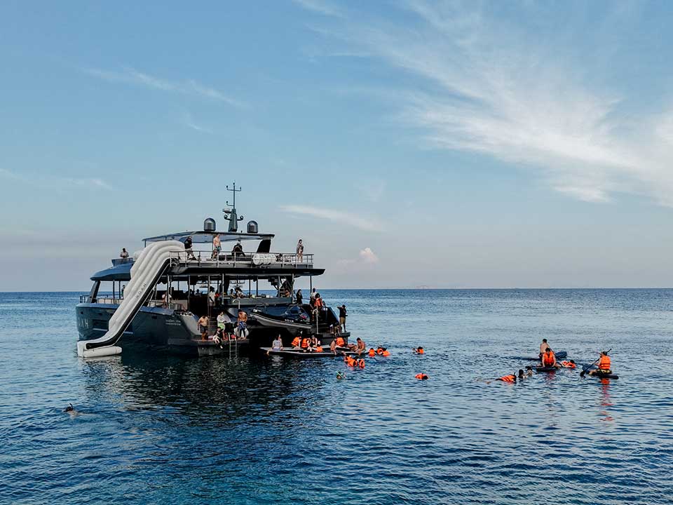ภูเก็ต-ทัวร์เกาะพีพี-เกาะไม้ท่อน-ซันเซ็ท-luxury-yacht-catamaran-17