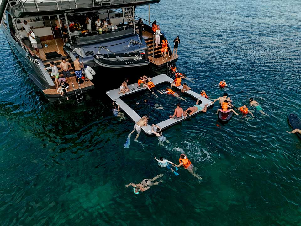 ภูเก็ต-ทัวร์เกาะพีพี-เกาะไม้ท่อน-ซันเซ็ท-luxury-yacht-catamaran-18