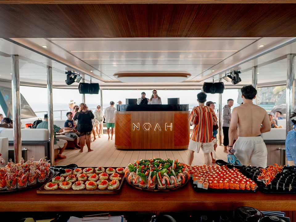 ภูเก็ต-ทัวร์เกาะพีพี-เกาะไม้ท่อน-ซันเซ็ท-luxury-yacht-catamaran-20