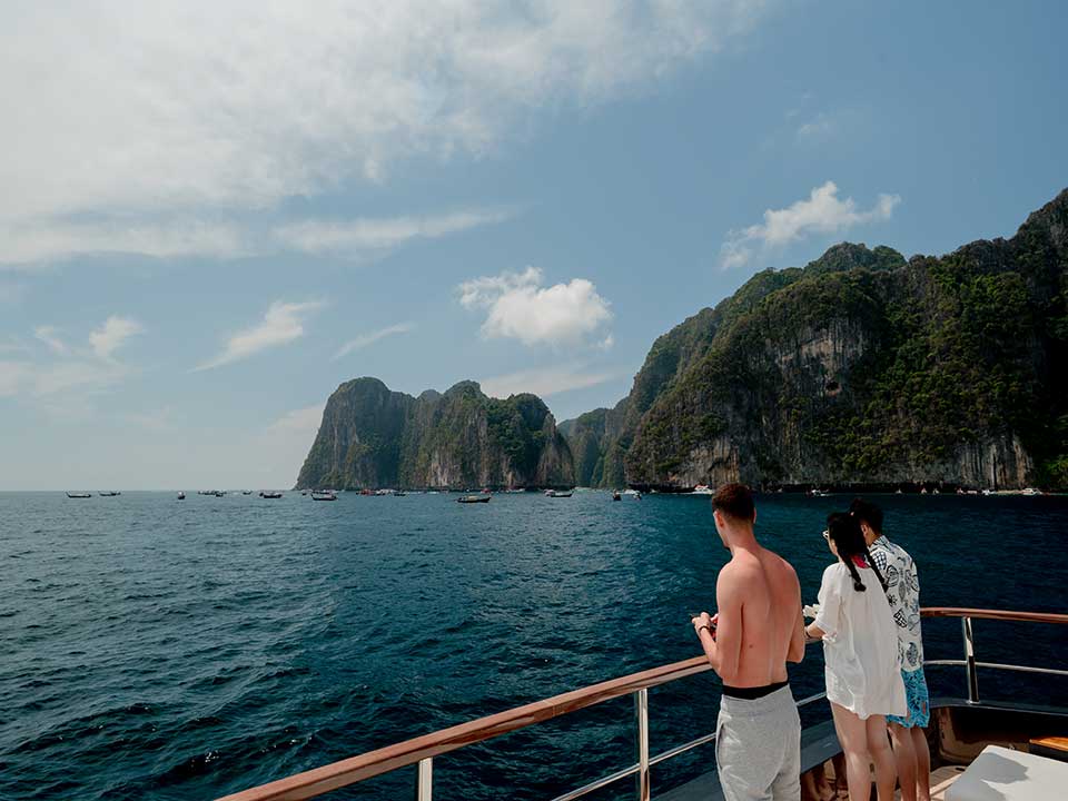 ภูเก็ต-ทัวร์เกาะพีพี-เกาะไม้ท่อน-ซันเซ็ท-luxury-yacht-catamaran-3