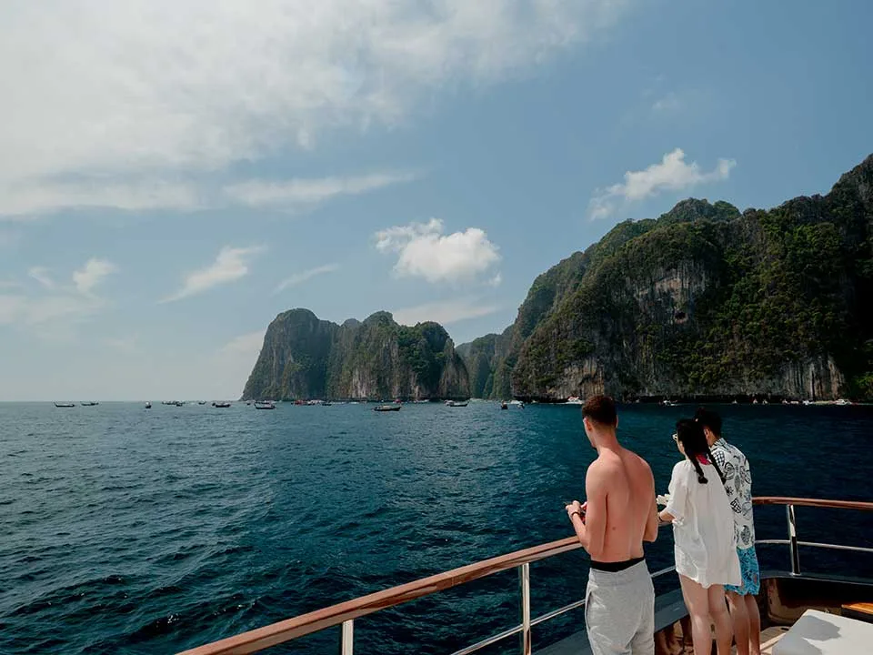 ภูเก็ต-ทัวร์เกาะพีพี-เกาะไม้ท่อน-ซันเซ็ท-luxury-yacht-catamaran-3