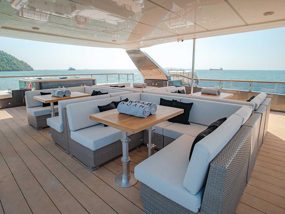 ภูเก็ต-ทัวร์เกาะพีพี-เกาะไม้ท่อน-ซันเซ็ท-luxury-yacht-catamaran-4
