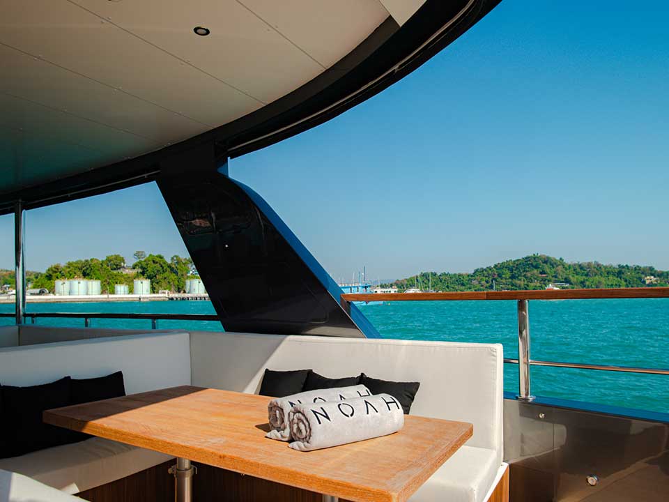 ภูเก็ต-ทัวร์เกาะพีพี-เกาะไม้ท่อน-ซันเซ็ท-luxury-yacht-catamaran-6