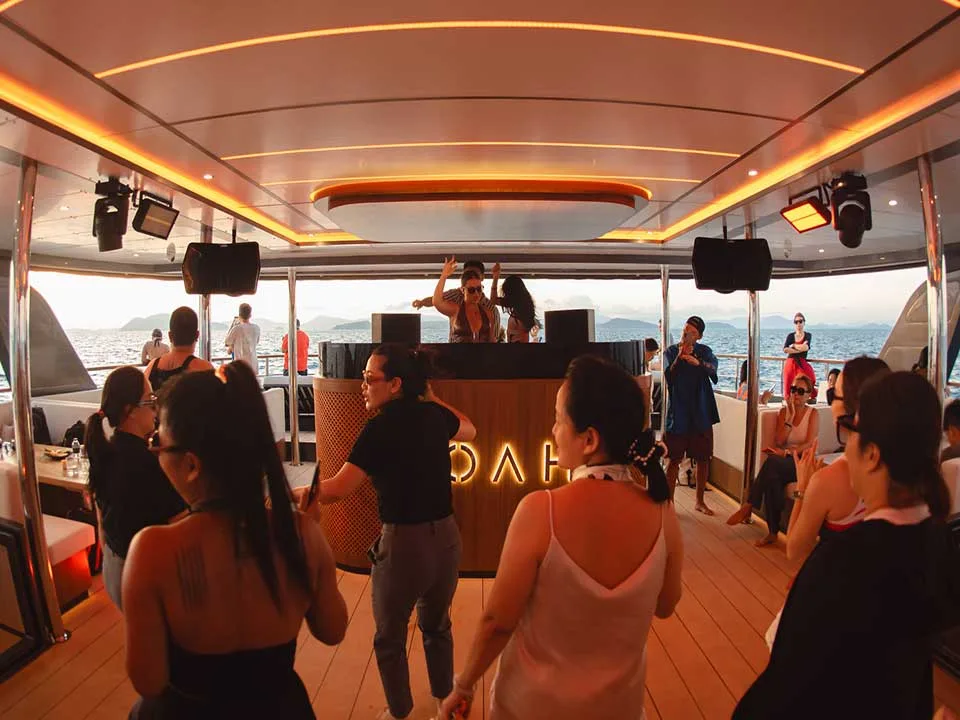 ภูเก็ต-ทัวร์เกาะพีพี-เกาะไม้ท่อน-ซันเซ็ท-luxury-yacht-catamaran-8