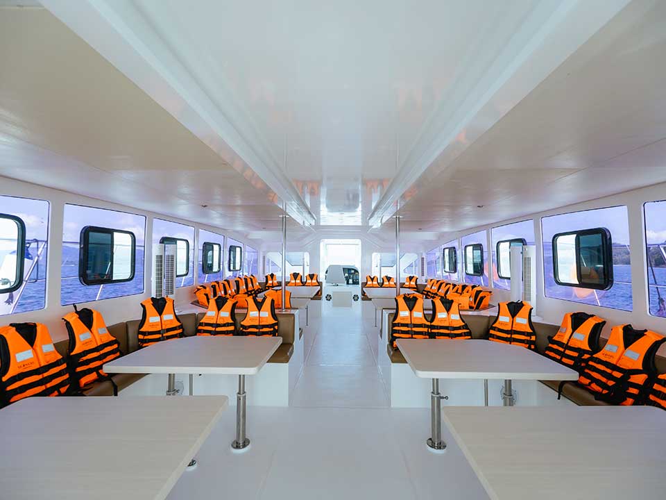 ภูเก็ต-ล่องอ่าวพังงา-เกาะปันหยี-James-Bond-เรือ-Speed-Catamaran-10
