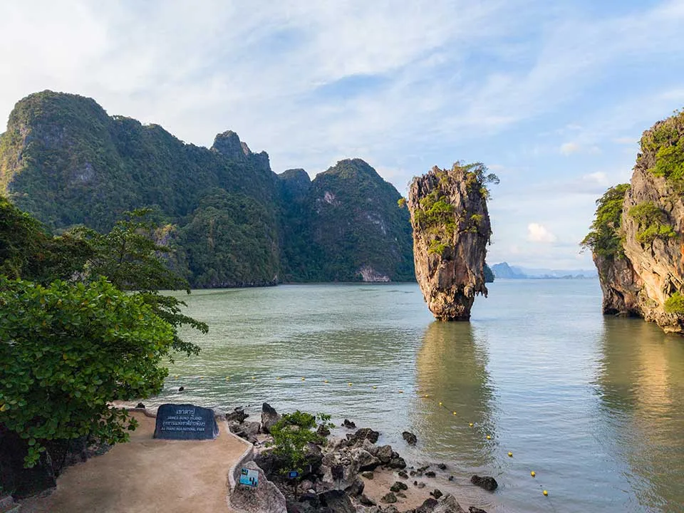 ภูเก็ต-ล่องอ่าวพังงา-เกาะปันหยี-James-Bond-เรือ-Speed-Catamaran-11