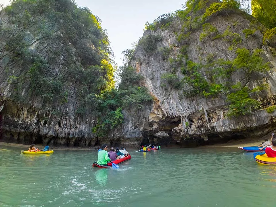 ภูเก็ต-ล่องอ่าวพังงา-เกาะปันหยี-James-Bond-เรือ-Speed-Catamaran-12