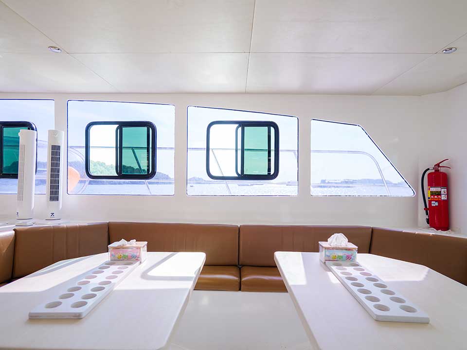 ภูเก็ต-ล่องอ่าวพังงา-เกาะปันหยี-James-Bond-เรือ-Speed-Catamaran-3