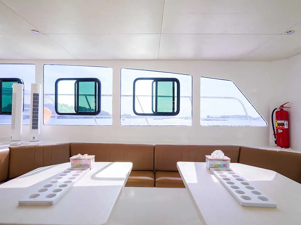 ภูเก็ต-ล่องอ่าวพังงา-เกาะปันหยี-James-Bond-เรือ-Speed-Catamaran-3