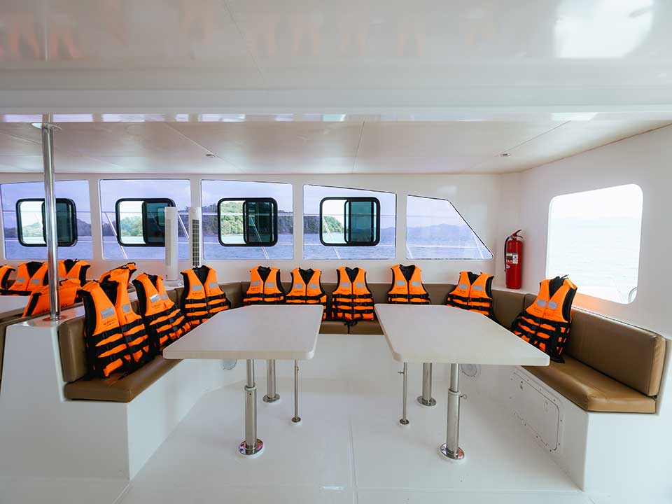 ภูเก็ต-ล่องอ่าวพังงา-เกาะปันหยี-James-Bond-เรือ-Speed-Catamaran-7