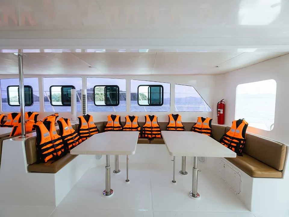 ภูเก็ต-ล่องอ่าวพังงา-เกาะปันหยี-James-Bond-เรือ-Speed-Catamaran-7
