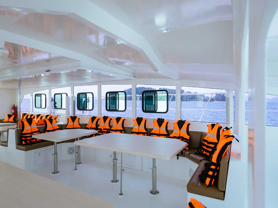 ภูเก็ต-ล่องอ่าวพังงา-เกาะปันหยี-James-Bond-เรือ-Speed-Catamaran-8