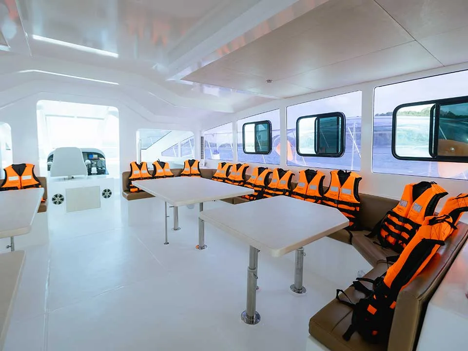 ภูเก็ต-ล่องอ่าวพังงา-เกาะปันหยี-James-Bond-เรือ-Speed-Catamaran-9