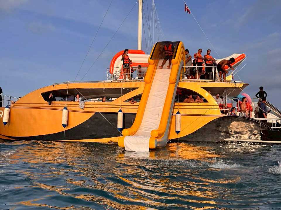 Luxury-Speed-Catamaran-เกาะพีพี-อ่าวมาหยา-เกาะไผ่-Phuket-8