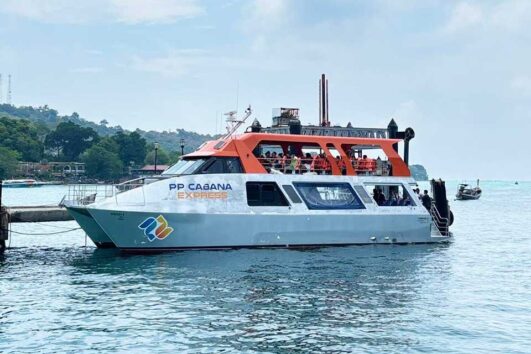 ตั๋วเรือข้ามฟาก-ภูเก็ต-เกาะพีพี-เรือคาตามารัน-Power-Speed-Catamaran-7