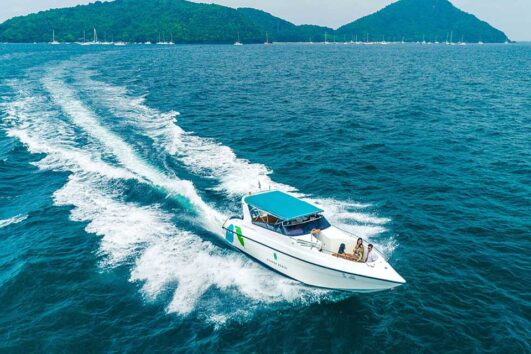 เช่าเรือสปีดโบ๊ทเหมาลำ-ภูเก็ต-เกาะเฮ-Banana-Beach