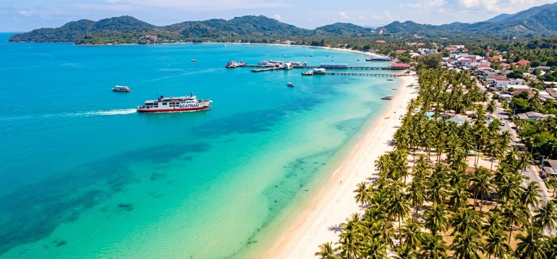 วิวทางอากาศเกาะสมุย ทะเลสีฟ้าใส หาดทรายขาว — จุดหมายยอดนิยมสำหรับคนเดินทางไปเกาะสมุย จากกรุงเทพ