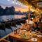 ร้านซีฟู้ดกระบี่ริมน้ำยามเย็น บรรยากาศท้องถิ่น อาหารทะเลสดใหม่