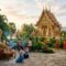 วัดเกาะสมุย ไหว้พระ บรรยากาศสายบุญยามเช้าที่พระอุโบสถทองงามกลางธรรมชาติเขียวขจี